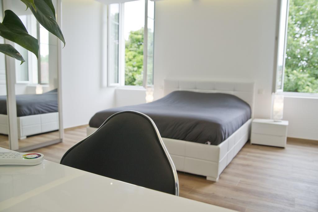 Bed and Breakfast Moulin Des Tours Barbaste Habitación foto