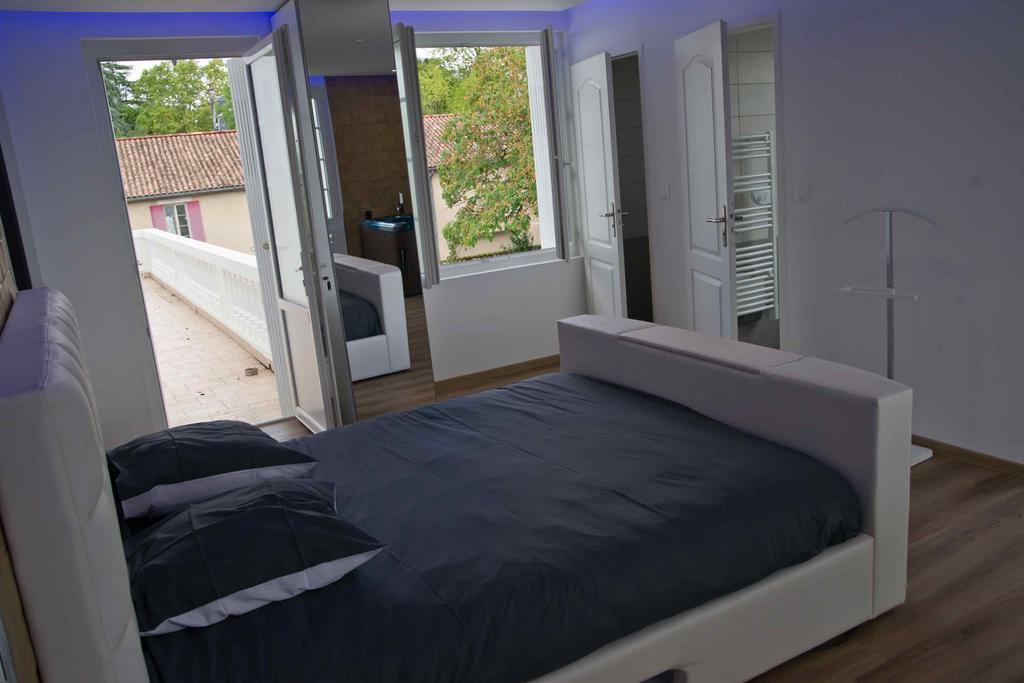 Bed and Breakfast Moulin Des Tours Barbaste Exterior foto